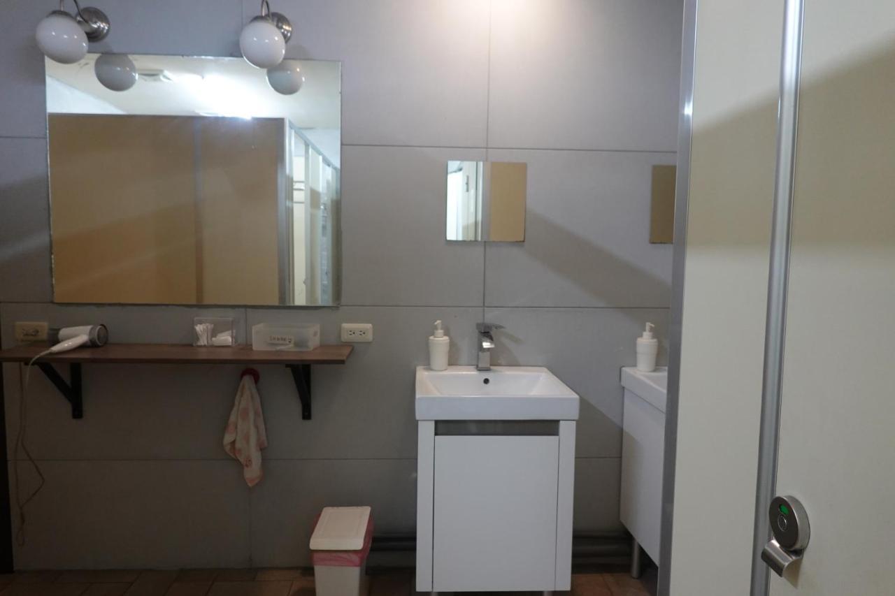 Center.Center Hostel Пули Экстерьер фото